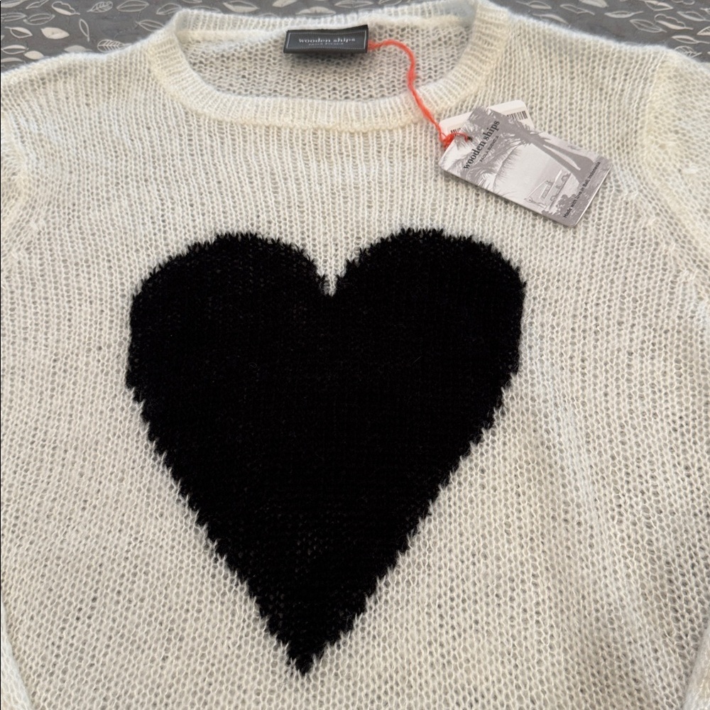 WOODEN SHIPS Valentine’s Day White Sweater with Black Heart, size M/L - Picture 2 of 11